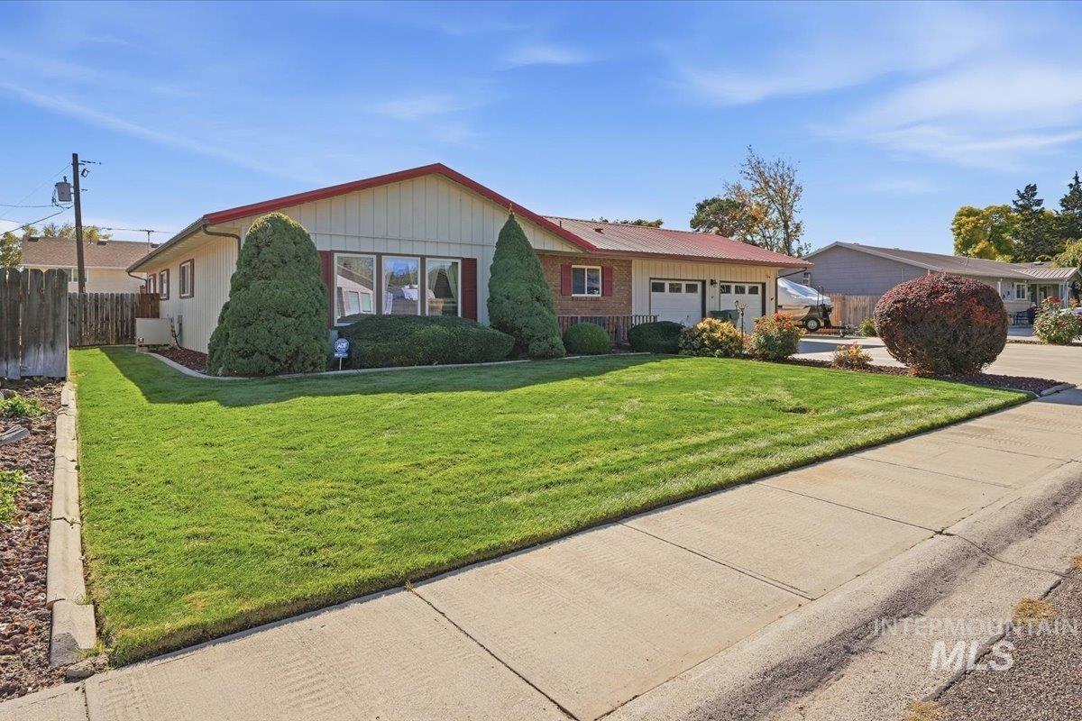 1230 SW 15th St, Ontario, Oregon 97914, 3 Bedrooms, 3 Bathrooms, Residential For Sale, Price $355,000,MLS 99003114
