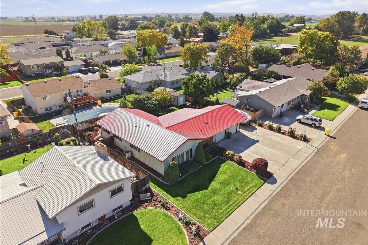 1230 SW 15th St, Ontario, Oregon 97914, 3 Bedrooms, 3 Bathrooms, Residential For Sale, Price $355,000,MLS 99003114