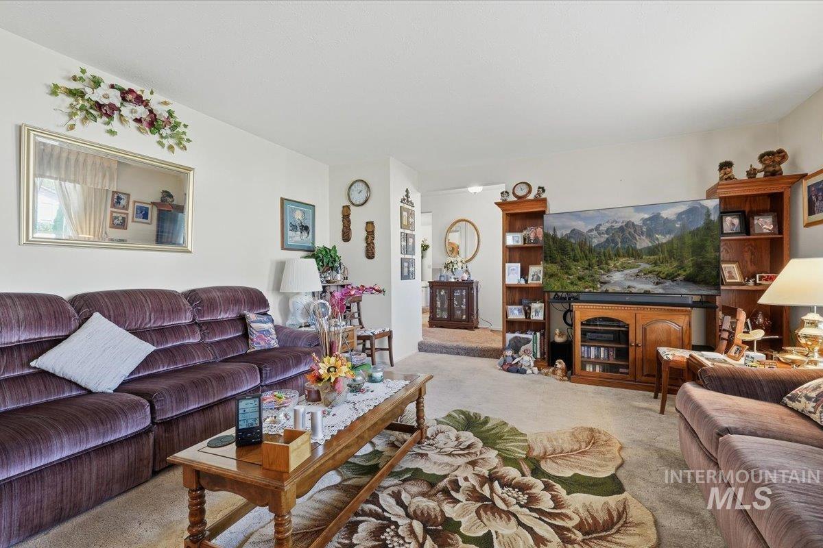 1230 SW 15th St, Ontario, Oregon 97914, 3 Bedrooms, 3 Bathrooms, Residential For Sale, Price $355,000,MLS 99003114