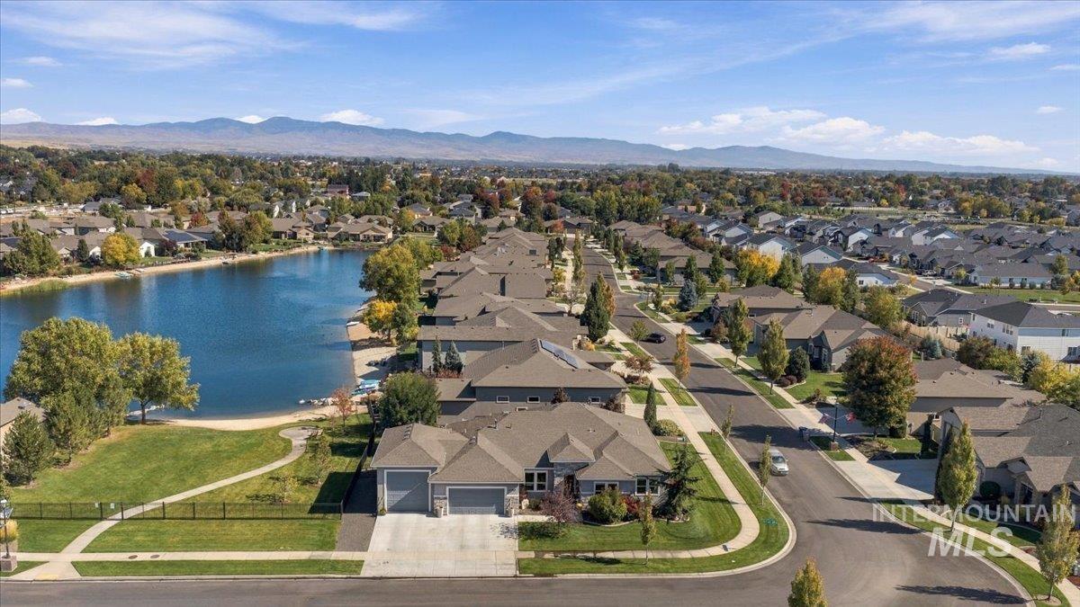 1360 N Bowknot Lake Way, Star, Idaho 83669, 4 Bedrooms, 3 Bathrooms, Residential For Sale, Price $889,000,MLS 99003117