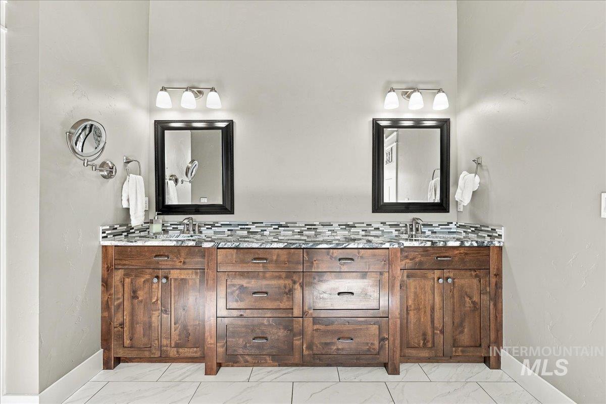 1360 N Bowknot Lake Way, Star, Idaho 83669, 4 Bedrooms, 3 Bathrooms, Residential For Sale, Price $889,000,MLS 99003117