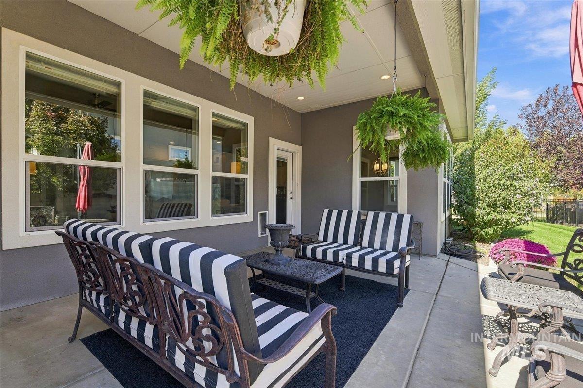 1360 N Bowknot Lake Way, Star, Idaho 83669, 4 Bedrooms, 3 Bathrooms, Residential For Sale, Price $889,000,MLS 99003117