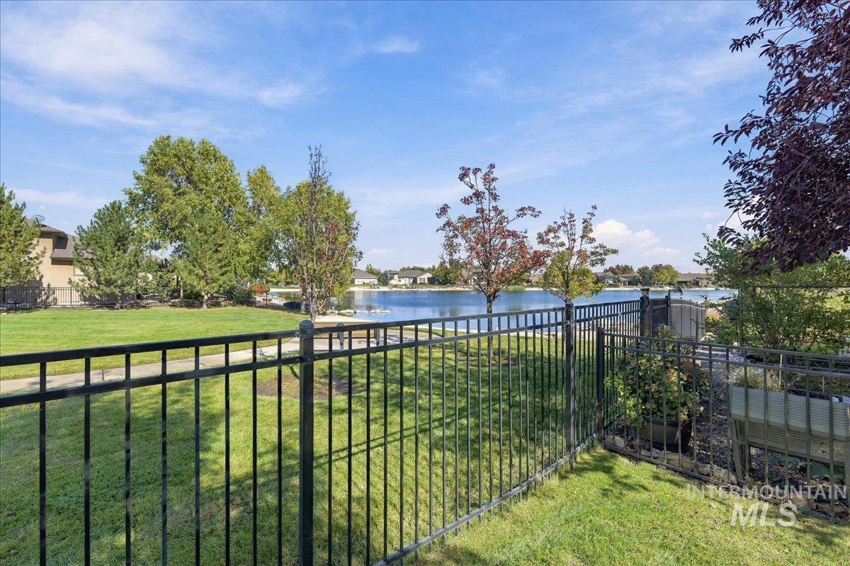 1360 N Bowknot Lake Way, Star, Idaho 83669, 4 Bedrooms, 3 Bathrooms, Residential For Sale, Price $889,000,MLS 99003117