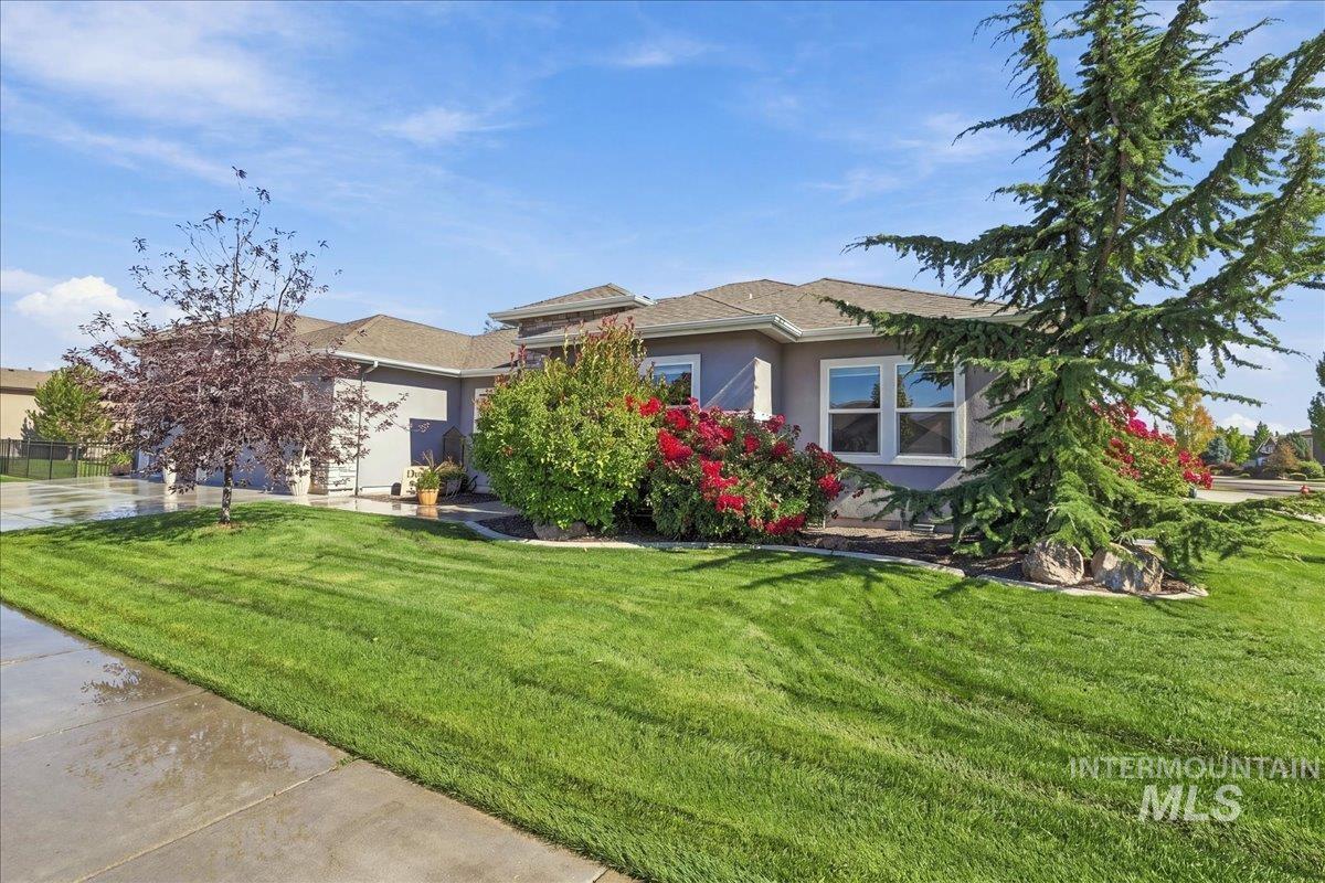 1360 N Bowknot Lake Way, Star, Idaho 83669, 4 Bedrooms, 3 Bathrooms, Residential For Sale, Price $889,000,MLS 99003117