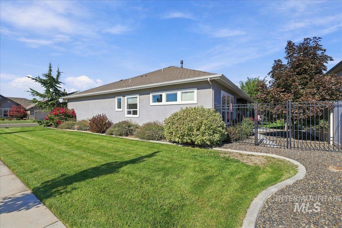 1360 N Bowknot Lake Way, Star, Idaho 83669, 4 Bedrooms, 3 Bathrooms, Residential For Sale, Price $889,000,MLS 99003117