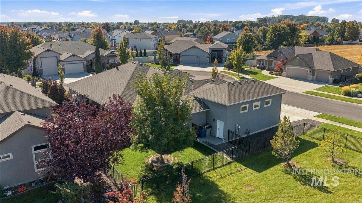 1360 N Bowknot Lake Way, Star, Idaho 83669, 4 Bedrooms, 3 Bathrooms, Residential For Sale, Price $889,000,MLS 99003117
