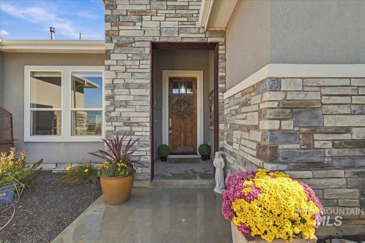 1360 N Bowknot Lake Way, Star, Idaho 83669, 4 Bedrooms, 3 Bathrooms, Residential For Sale, Price $889,000,MLS 99003117