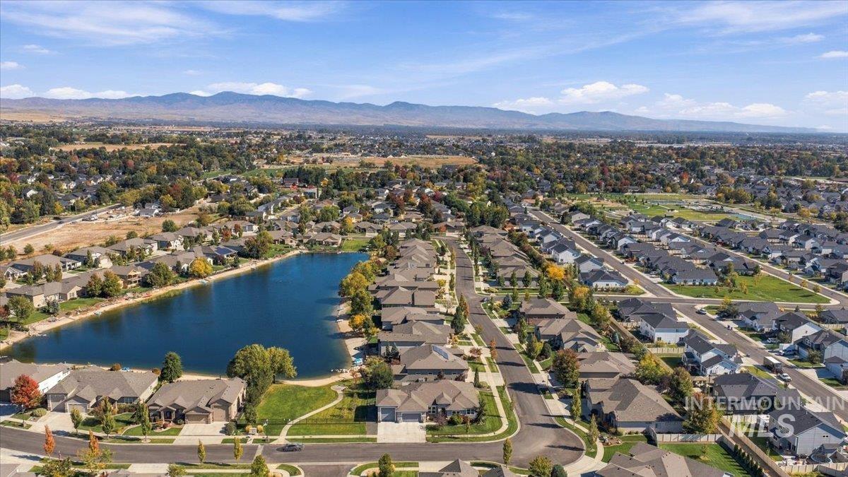 1360 N Bowknot Lake Way, Star, Idaho 83669, 4 Bedrooms, 3 Bathrooms, Residential For Sale, Price $889,000,MLS 99003117