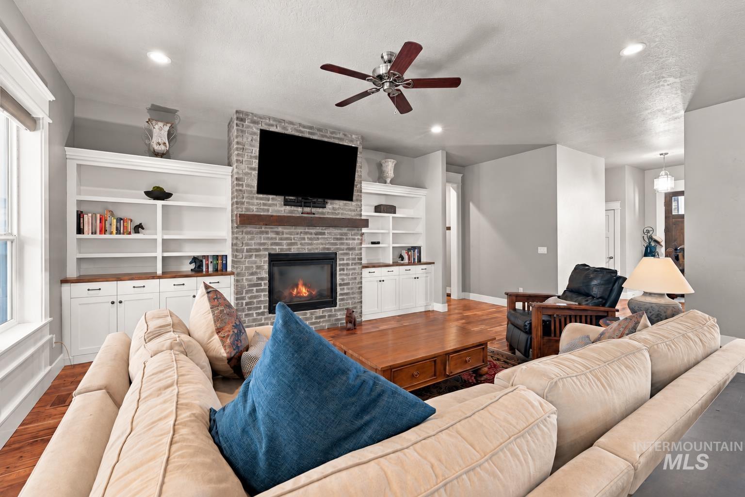 1360 N Bowknot Lake Way, Star, Idaho 83669, 4 Bedrooms, 3 Bathrooms, Residential For Sale, Price $889,000,MLS 99003117