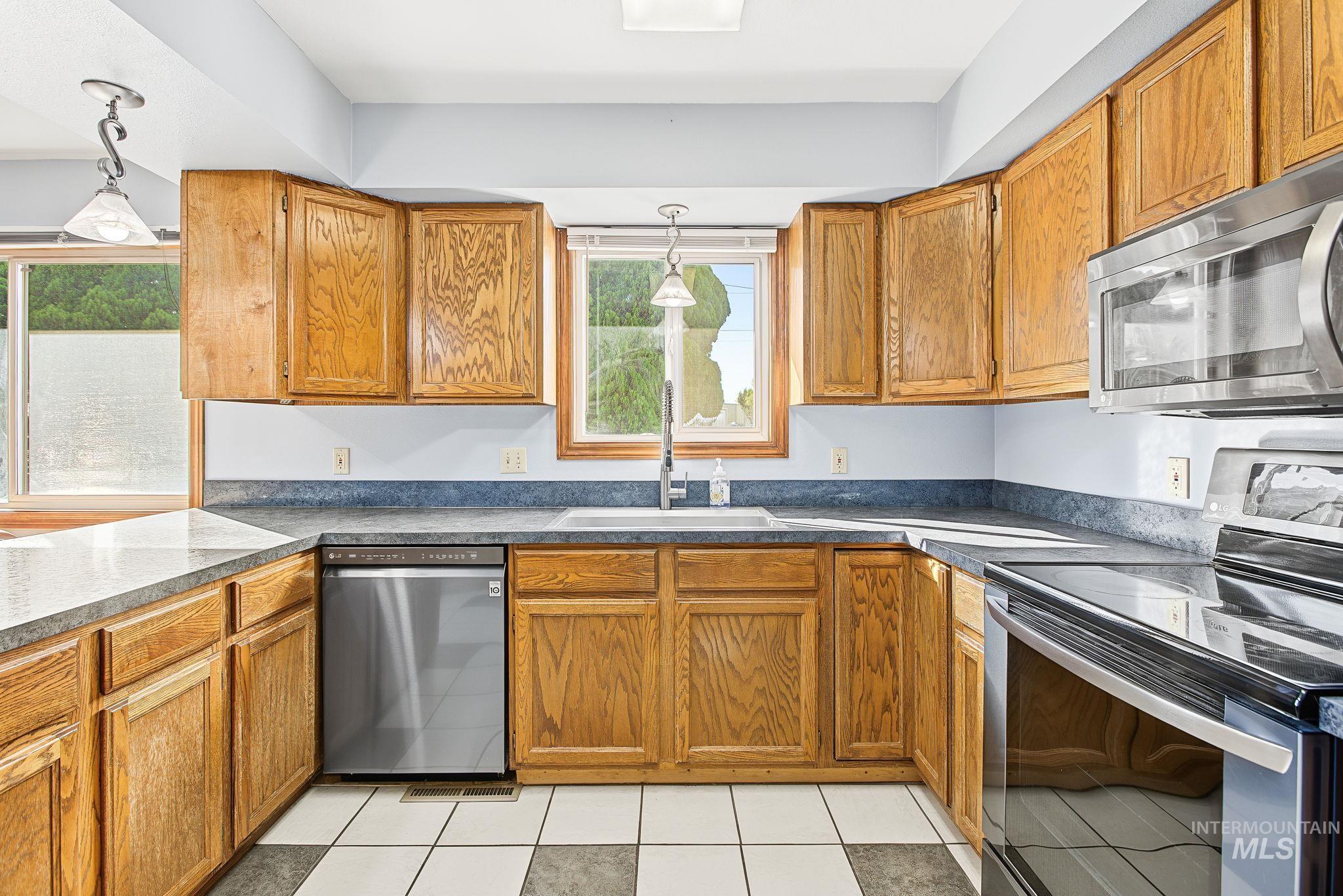 409 Bryden Ave, Lewiston, Idaho 83501, 5 Bedrooms, 2 Bathrooms, Residential For Sale, Price $455,000, 99003123