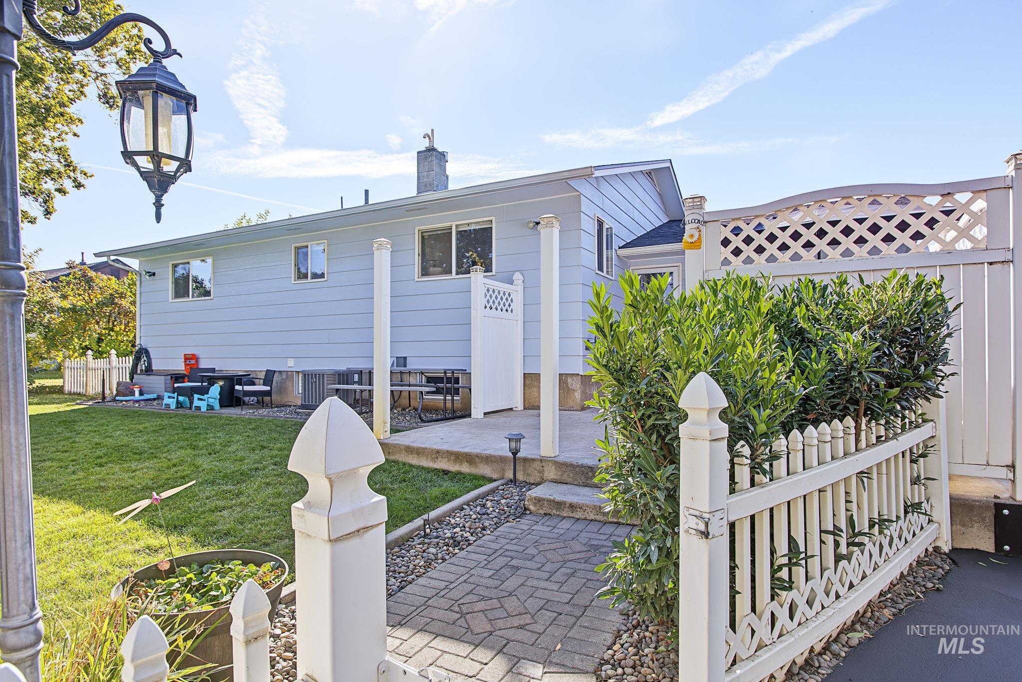 409 Bryden Ave, Lewiston, Idaho 83501, 5 Bedrooms, 2 Bathrooms, Residential For Sale, Price $455,000, 99003123