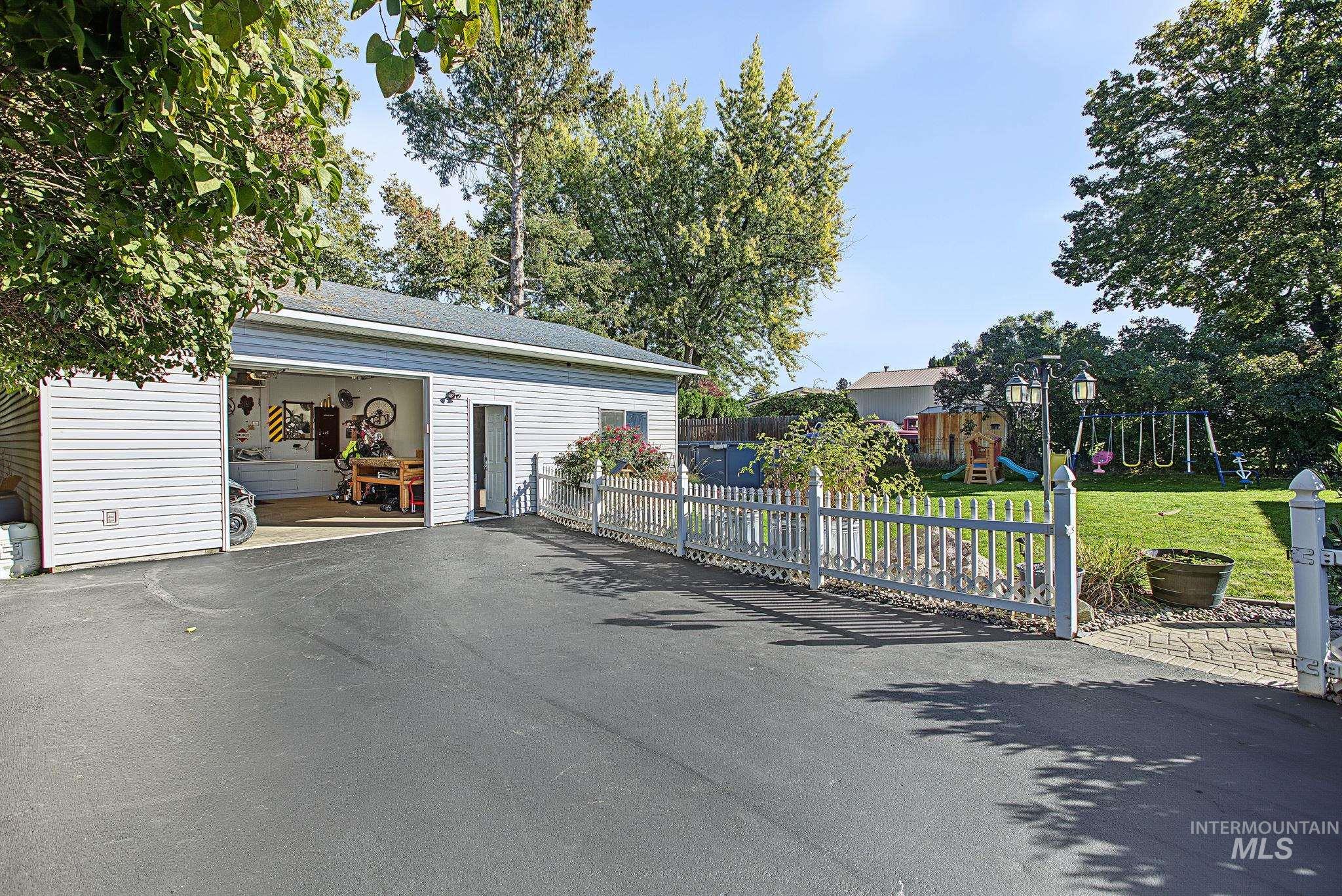 409 Bryden Ave, Lewiston, Idaho 83501, 5 Bedrooms, 2 Bathrooms, Residential For Sale, Price $455,000, 99003123