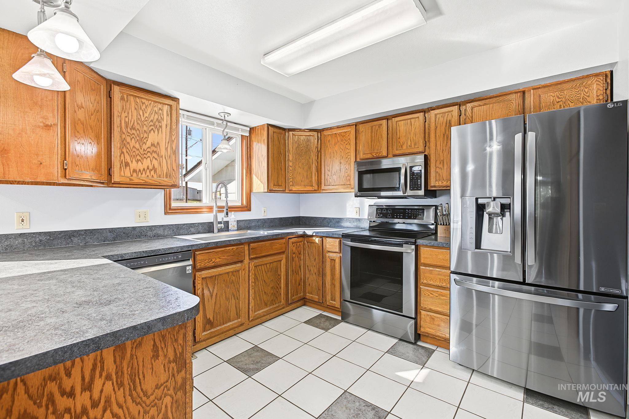 409 Bryden Ave, Lewiston, Idaho 83501, 5 Bedrooms, 2 Bathrooms, Residential For Sale, Price $455,000, 99003123