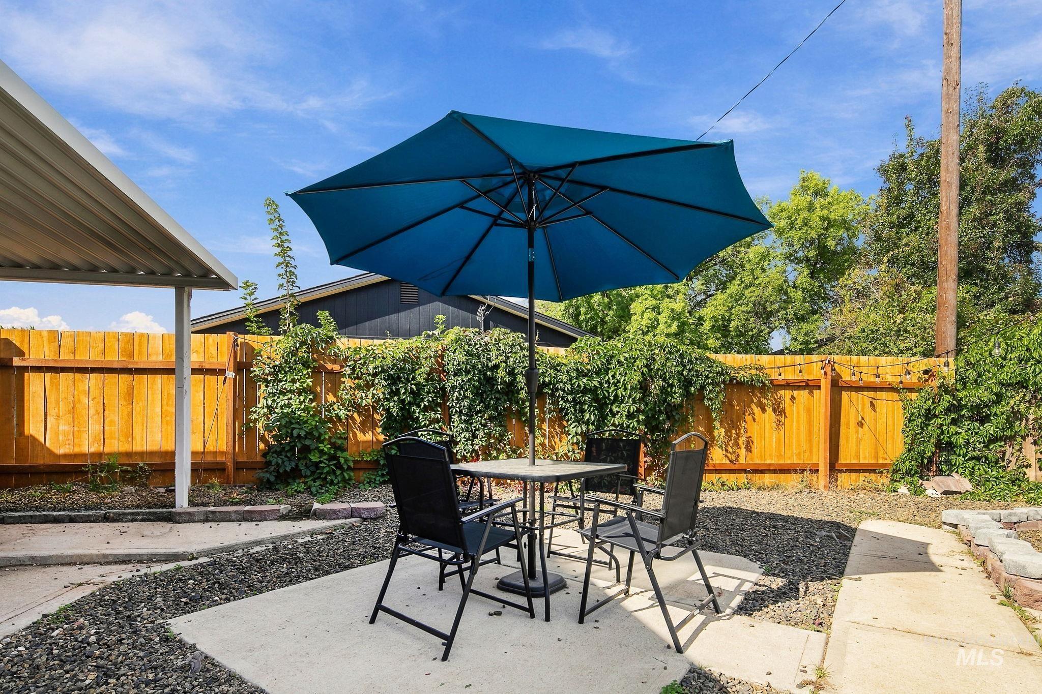 9050 W Edna St, Boise, Idaho 83704, 3 Bedrooms, 2 Bathrooms, Residential For Sale, Price $442,500,MLS 99003124