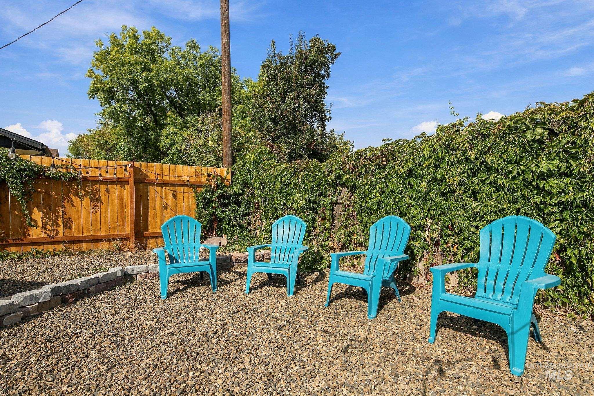 9050 W Edna St, Boise, Idaho 83704, 3 Bedrooms, 2 Bathrooms, Residential For Sale, Price $442,500,MLS 99003124