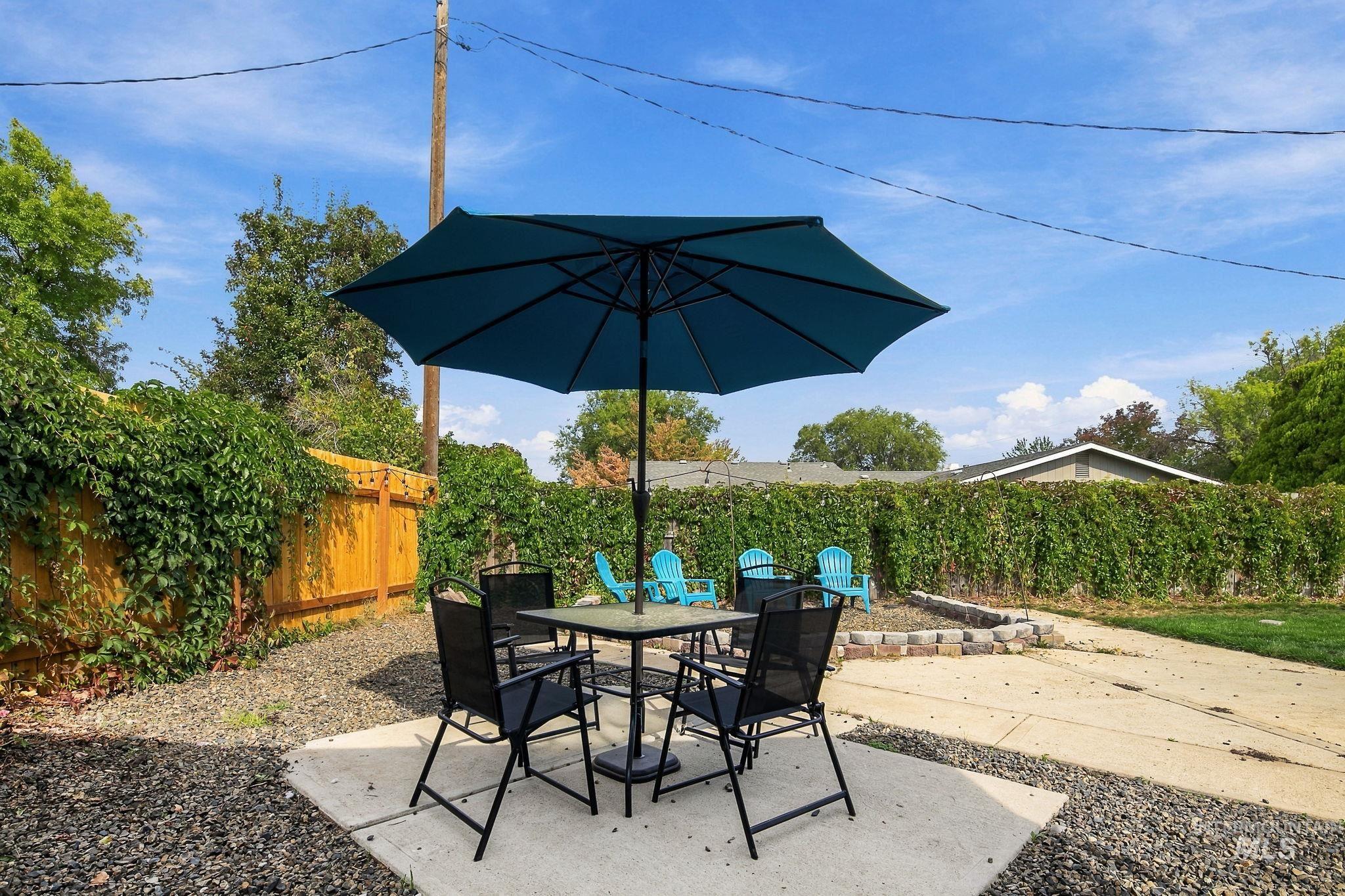 9050 W Edna St, Boise, Idaho 83704, 3 Bedrooms, 2 Bathrooms, Residential For Sale, Price $442,500,MLS 99003124