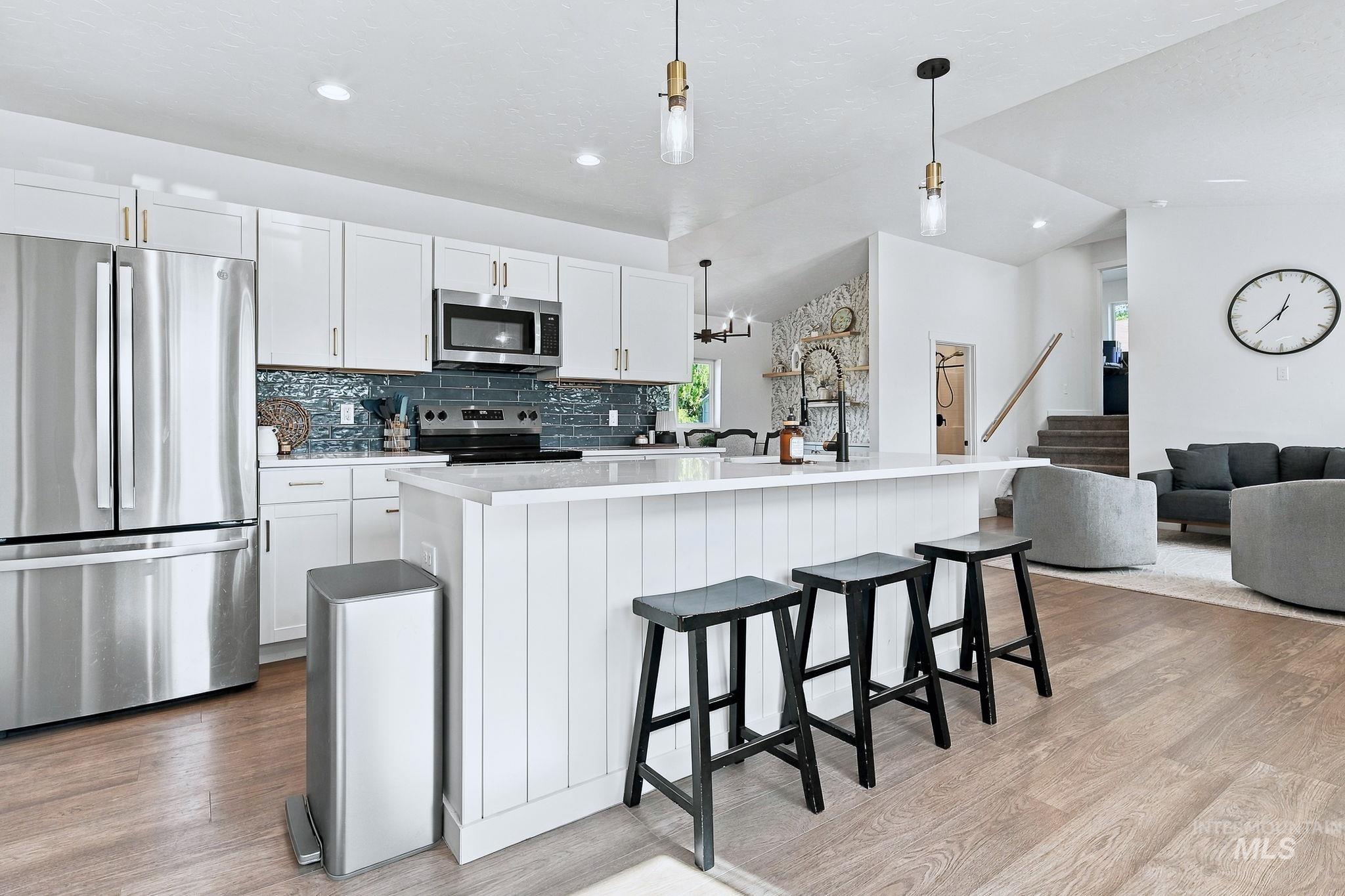 9050 W Edna St, Boise, Idaho 83704, 3 Bedrooms, 2 Bathrooms, Residential For Sale, Price $442,500,MLS 99003124