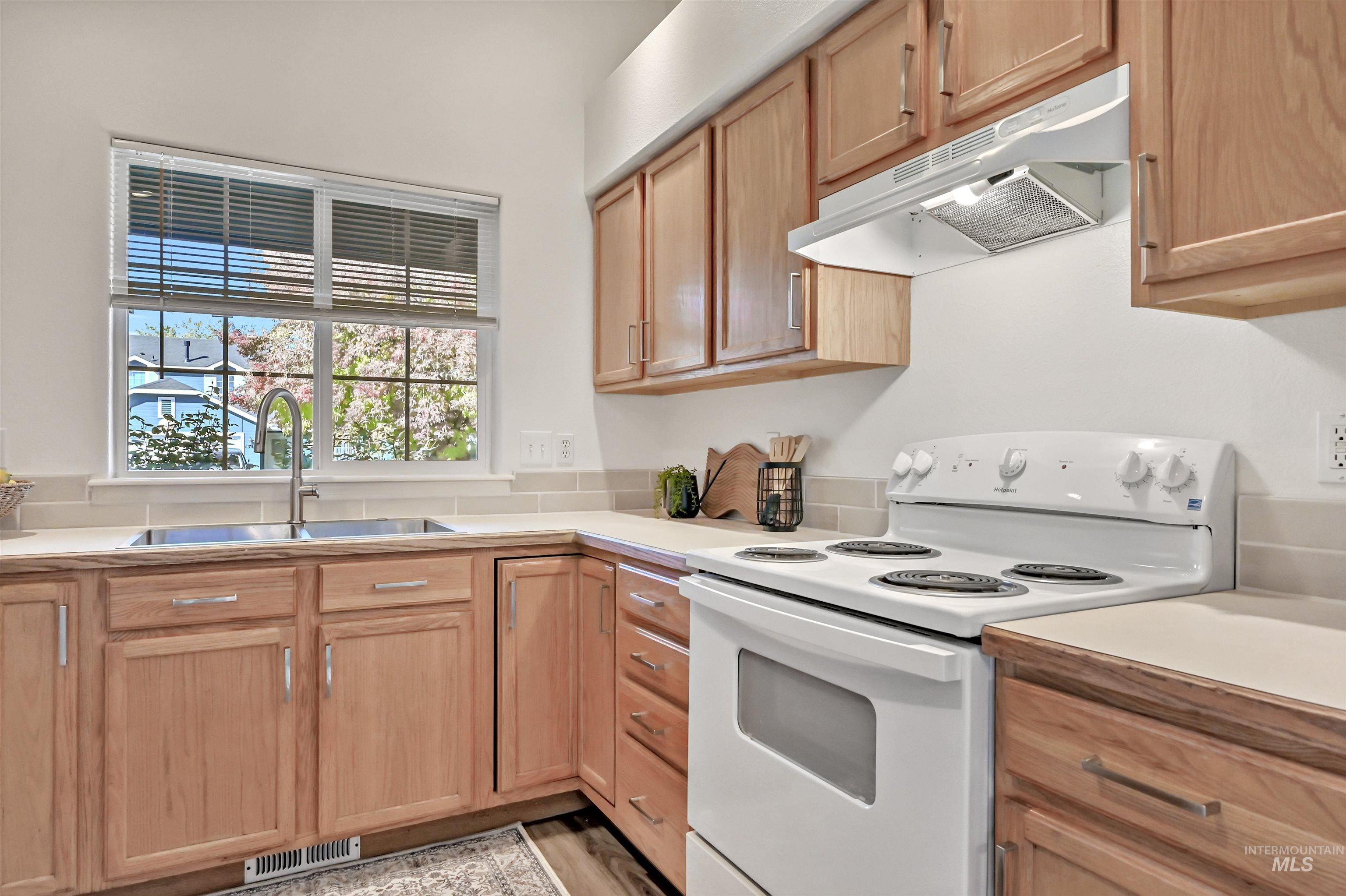 1342 N El Camino Ave, Kuna, Idaho 83634, 3 Bedrooms, 2 Bathrooms, Residential For Sale, Price $379,900,MLS 99003126