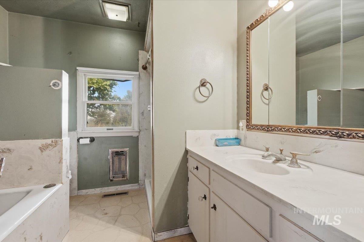 17651 Boehner Rd., Caldwell, Idaho 83607, 3 Bedrooms, 2 Bathrooms, Residential For Sale, Price $699,000,MLS 99003131