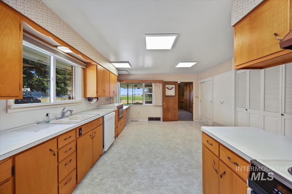3159 E 3500 N, Twin Falls, Idaho 83301, 4 Bedrooms, 2 Bathrooms, Residential For Sale, Price $549,000,MLS 99003137
