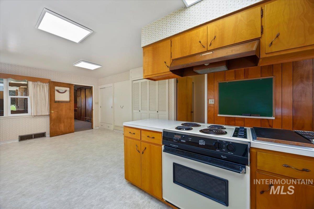 3159 E 3500 N, Twin Falls, Idaho 83301, 4 Bedrooms, 2 Bathrooms, Residential For Sale, Price $549,000,MLS 99003137