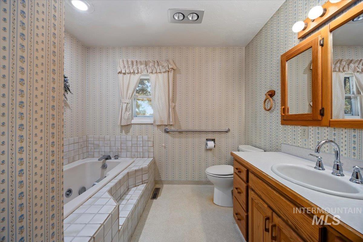 3159 E 3500 N, Twin Falls, Idaho 83301, 4 Bedrooms, 2 Bathrooms, Residential For Sale, Price $549,000,MLS 99003137