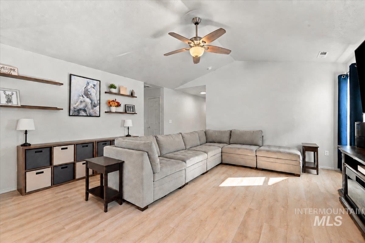 19643 Nanticoke Ave, Caldwell, Idaho 83605, 3 Bedrooms, 2 Bathrooms, Residential For Sale, Price $399,900,MLS 99003139