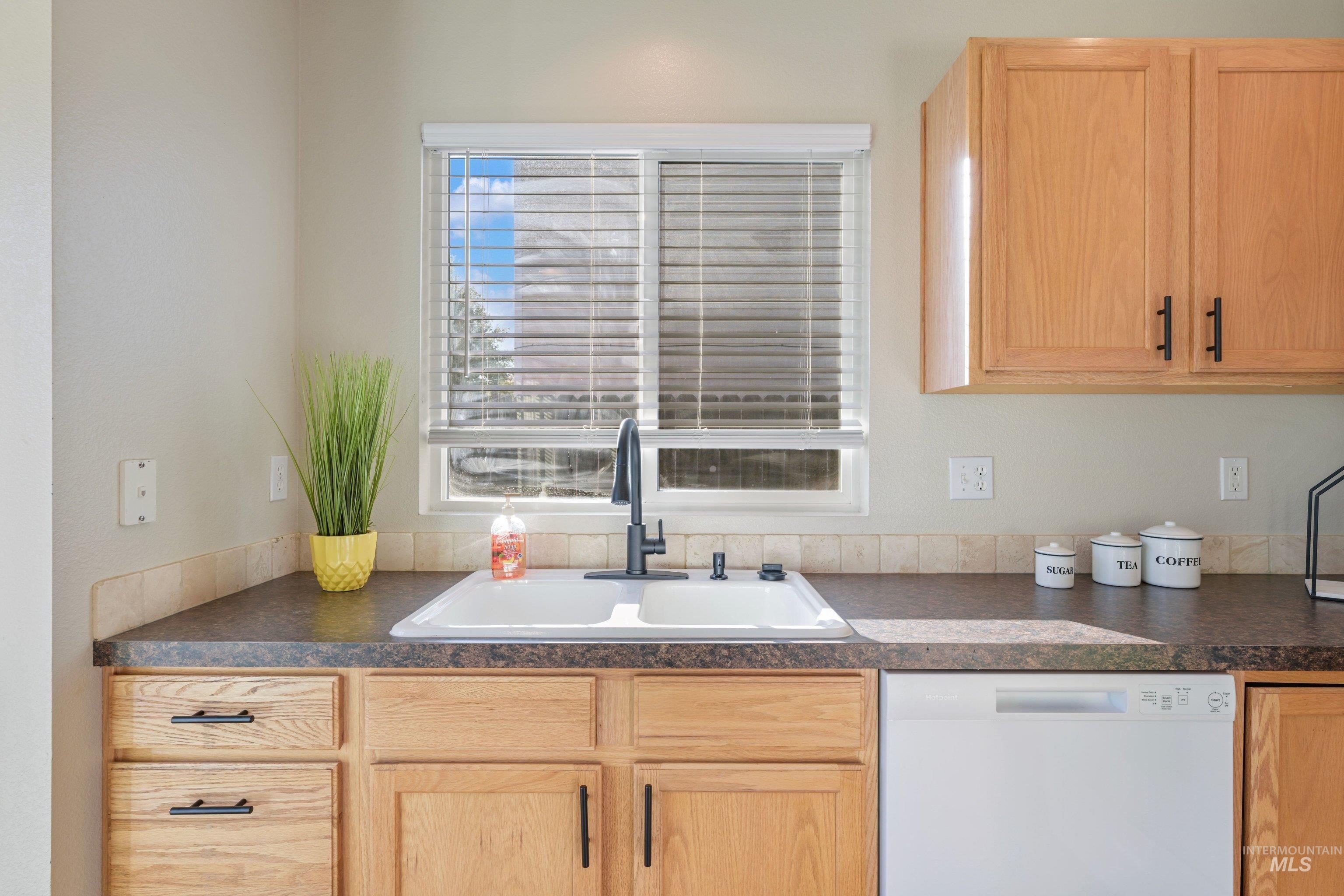 4330 S Glenmere Way, Meridian, Idaho 83642, 3 Bedrooms, 2 Bathrooms, Residential For Sale, Price $389,900,MLS 99003145