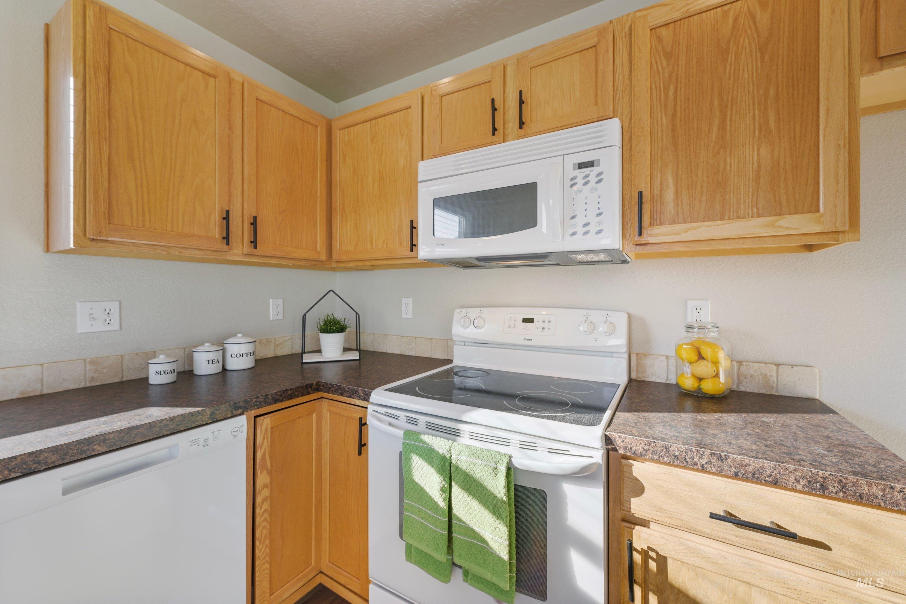 4330 S Glenmere Way, Meridian, Idaho 83642, 3 Bedrooms, 2 Bathrooms, Residential For Sale, Price $389,900,MLS 99003145