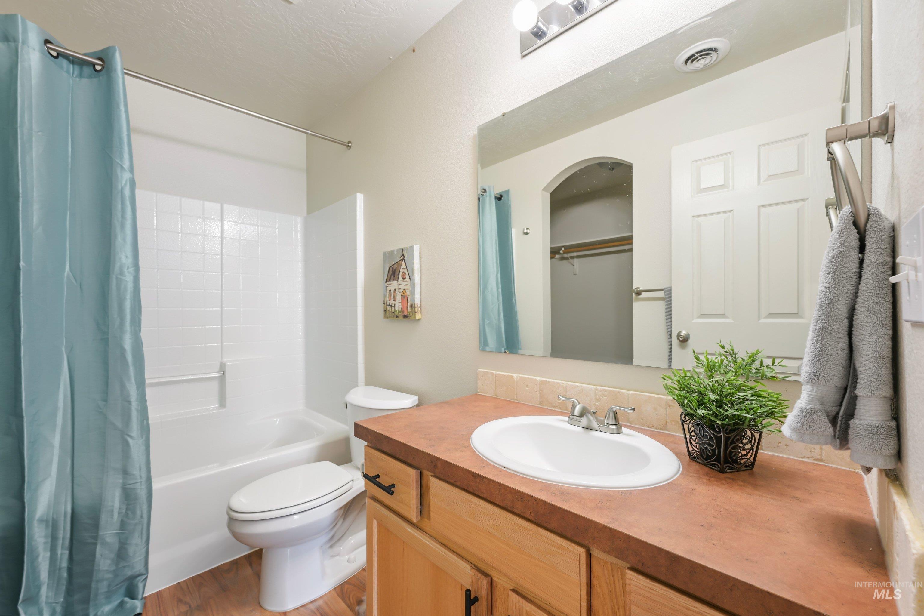 4330 S Glenmere Way, Meridian, Idaho 83642, 3 Bedrooms, 2 Bathrooms, Residential For Sale, Price $389,900,MLS 99003145