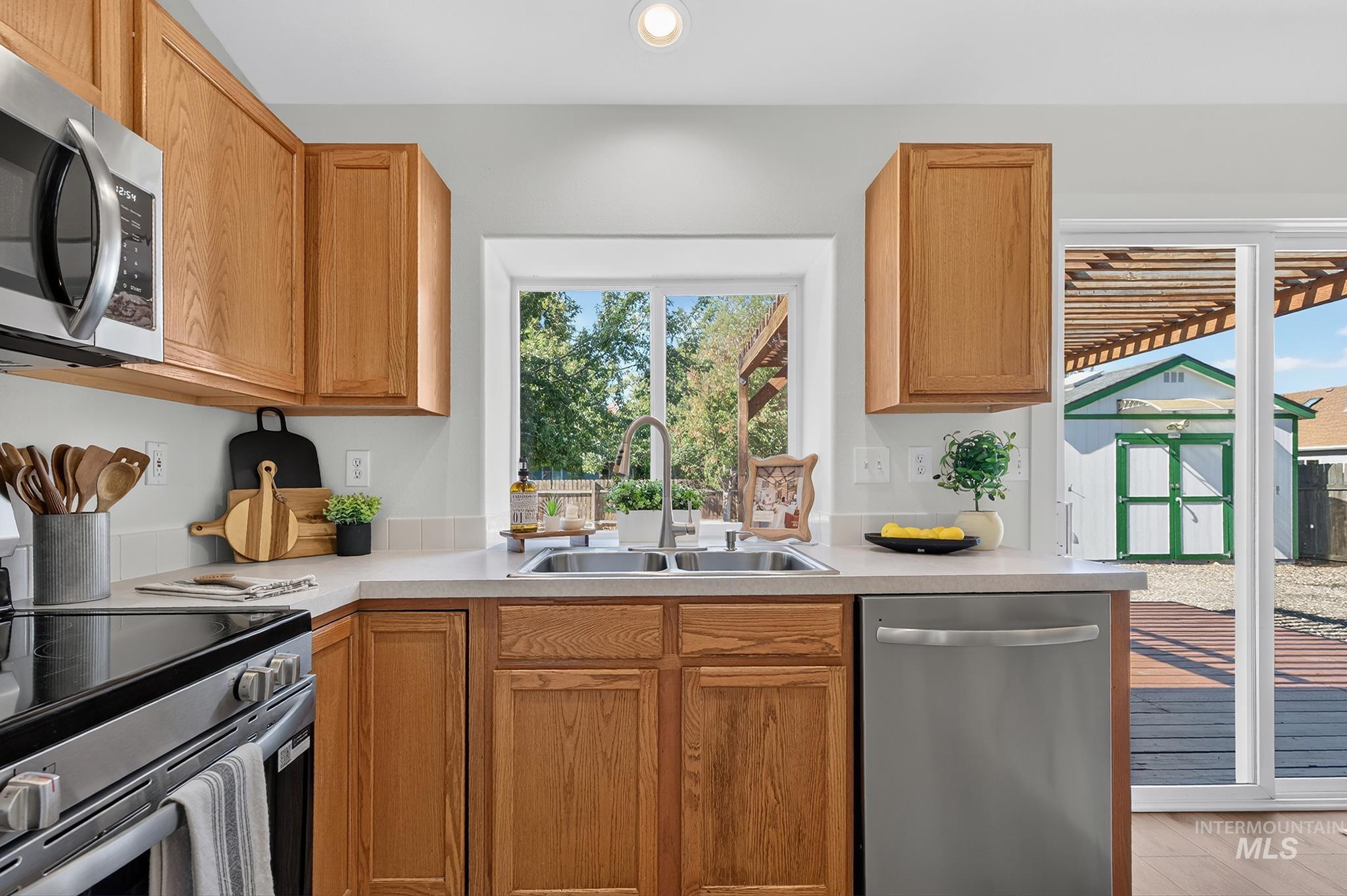 4245 S. Falconcrest Way, Boise, Idaho 83716, 3 Bedrooms, 2 Bathrooms, Residential For Sale, Price $519,000,MLS 99003147