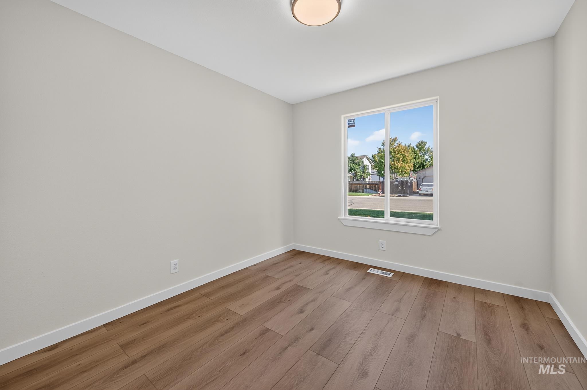 4245 S. Falconcrest Way, Boise, Idaho 83716, 3 Bedrooms, 2 Bathrooms, Residential For Sale, Price $519,000,MLS 99003147