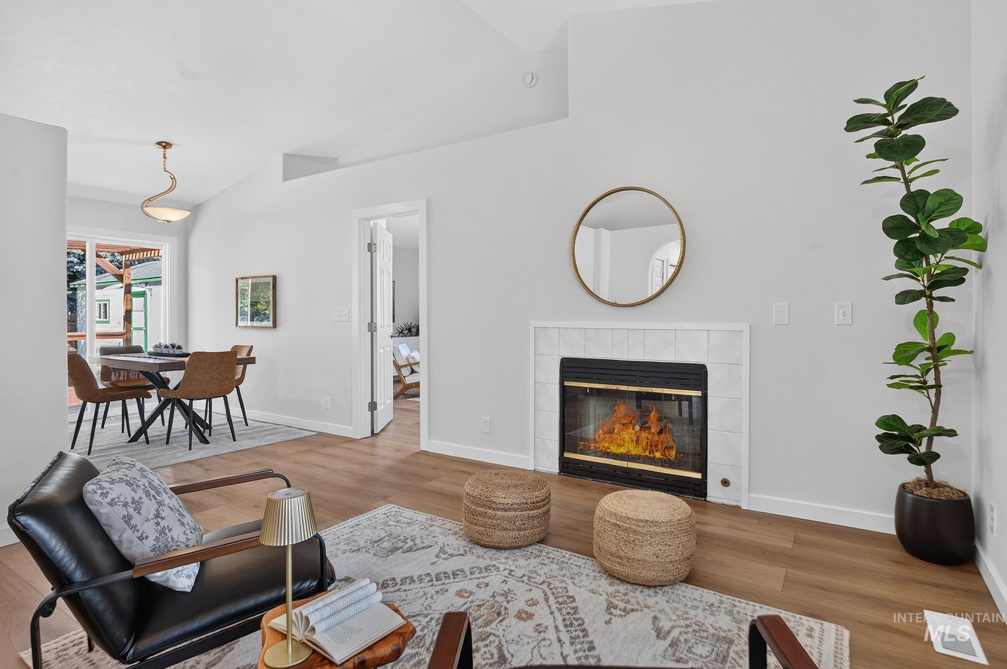 4245 S. Falconcrest Way, Boise, Idaho 83716, 3 Bedrooms, 2 Bathrooms, Residential For Sale, Price $519,000,MLS 99003147