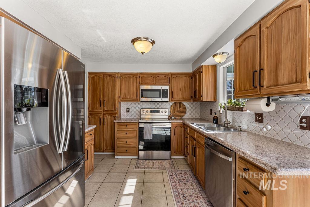 10501 W Dason Drive, Boise, Idaho 83704, 3 Bedrooms, 3.5 Bathrooms, Residential For Sale, Price $649,000,MLS 99003149