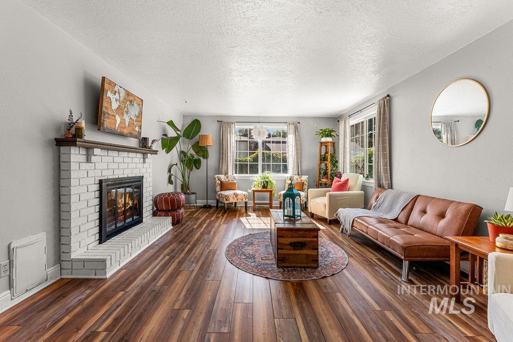 10501 W Dason Drive, Boise, Idaho 83704, 3 Bedrooms, 3.5 Bathrooms, Residential For Sale, Price $649,000,MLS 99003149