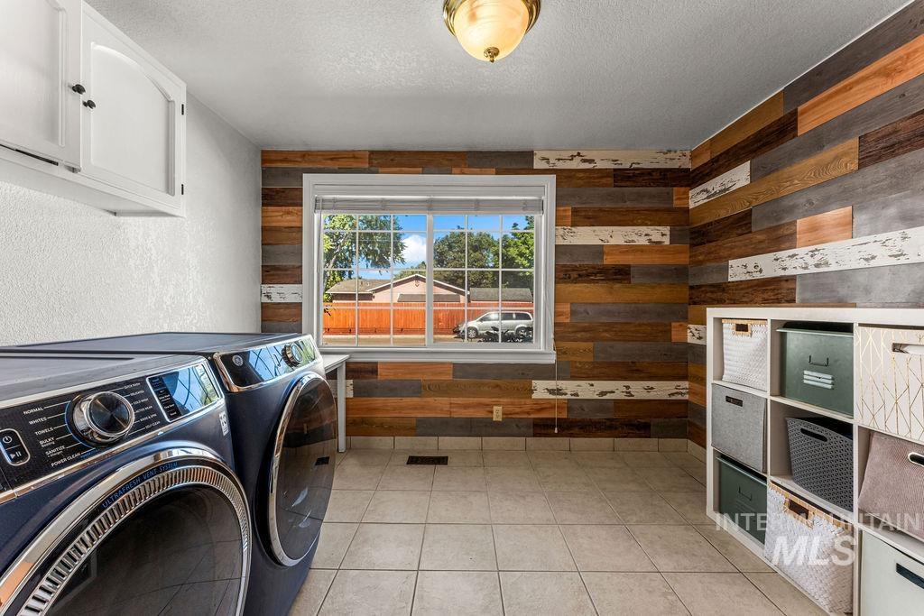 10501 W Dason Drive, Boise, Idaho 83704, 3 Bedrooms, 3.5 Bathrooms, Residential For Sale, Price $649,000,MLS 99003149