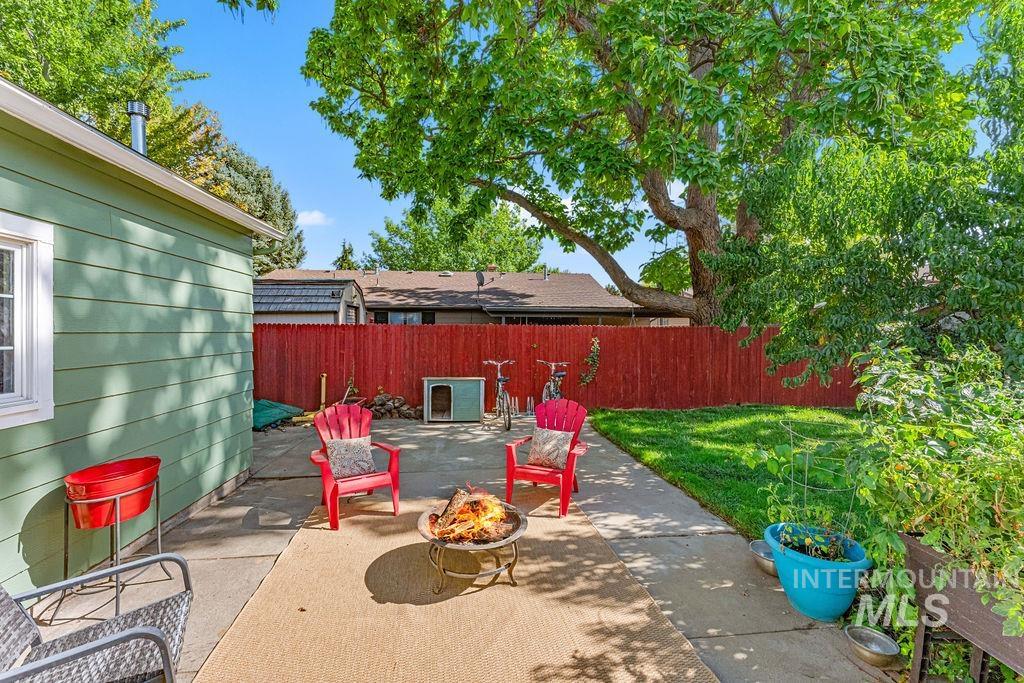 10501 W Dason Drive, Boise, Idaho 83704, 3 Bedrooms, 3.5 Bathrooms, Residential For Sale, Price $649,000,MLS 99003149