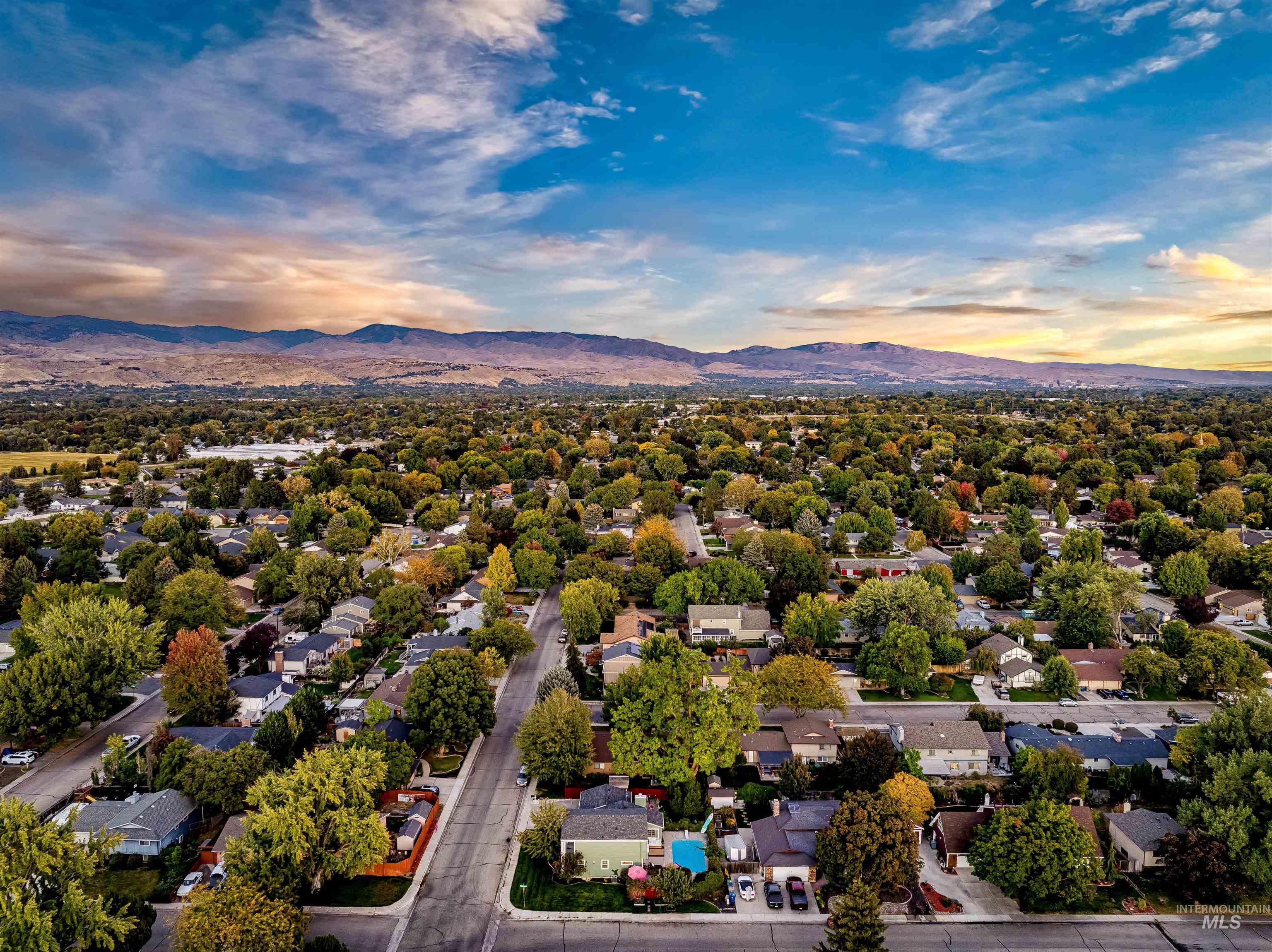 10501 W Dason Drive, Boise, Idaho 83704, 3 Bedrooms, 3.5 Bathrooms, Residential For Sale, Price $649,000,MLS 99003149