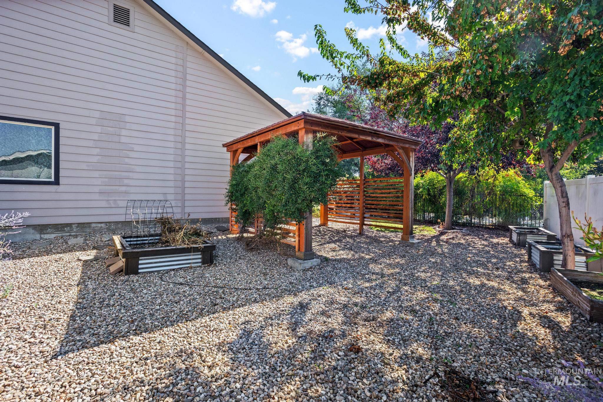 1181 W Darrah Dr, Meridian, Idaho 83646, 4 Bedrooms, 2 Bathrooms, Residential For Sale, Price $529,000,MLS 99003150