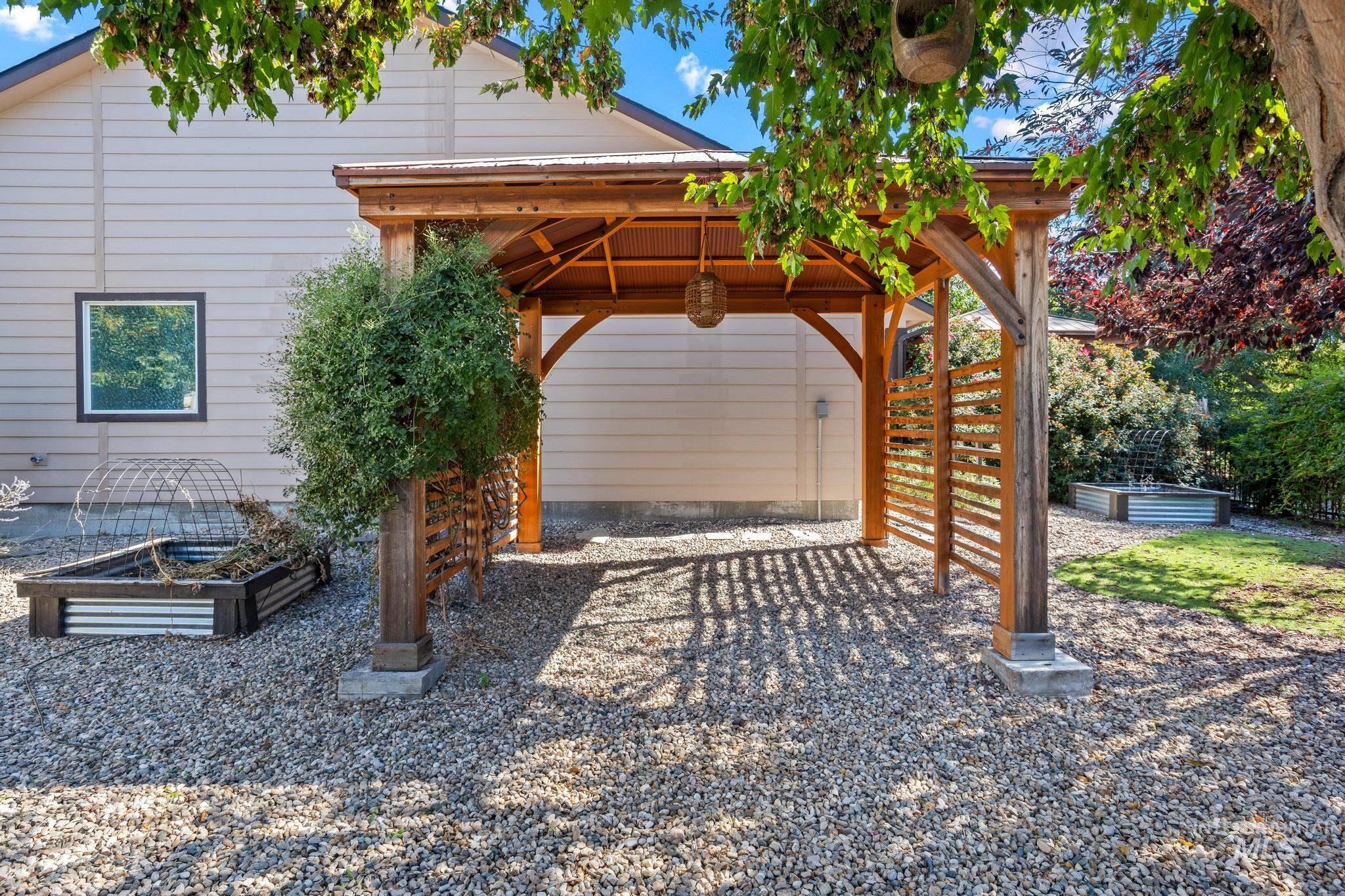 1181 W Darrah Dr, Meridian, Idaho 83646, 4 Bedrooms, 2 Bathrooms, Residential For Sale, Price $529,000,MLS 99003150
