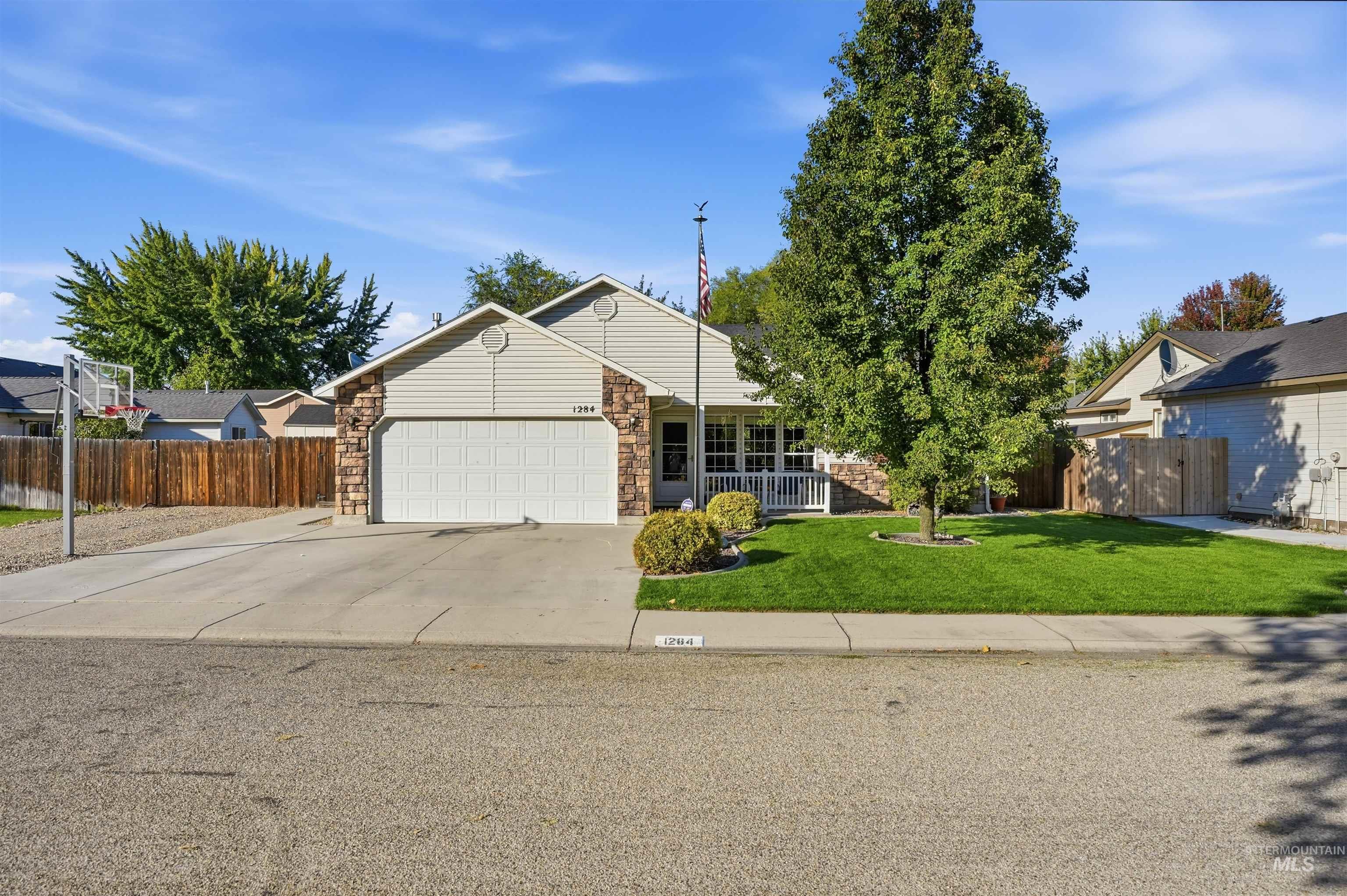 1284 Tennessee Drive, Middleton, Idaho 83644, 3 Bedrooms, 2 Bathrooms, Residential For Sale, Price $385,000,MLS 99003155