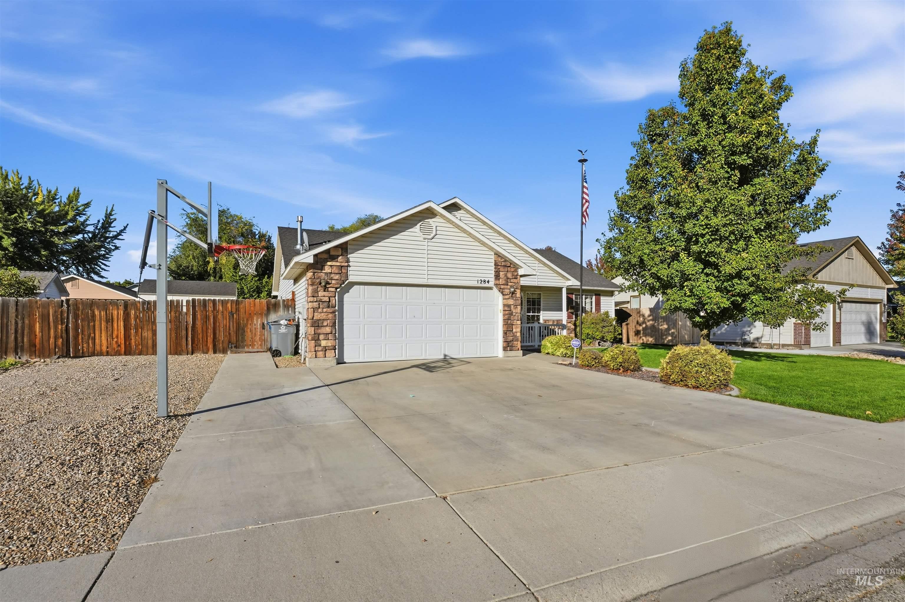 1284 Tennessee Drive, Middleton, Idaho 83644, 3 Bedrooms, 2 Bathrooms, Residential For Sale, Price $385,000,MLS 99003155