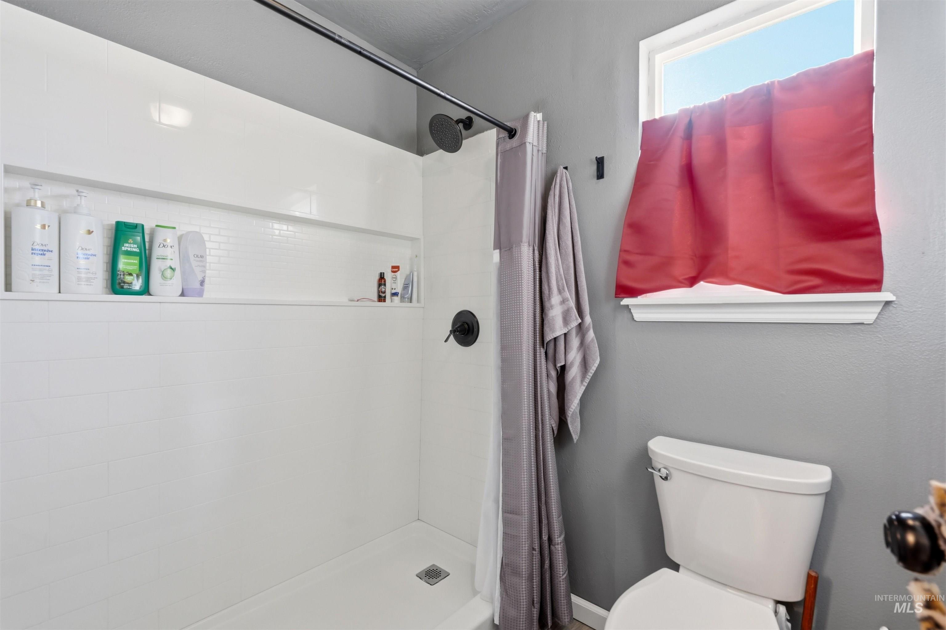 1284 Tennessee Drive, Middleton, Idaho 83644, 3 Bedrooms, 2 Bathrooms, Residential For Sale, Price $385,000,MLS 99003155