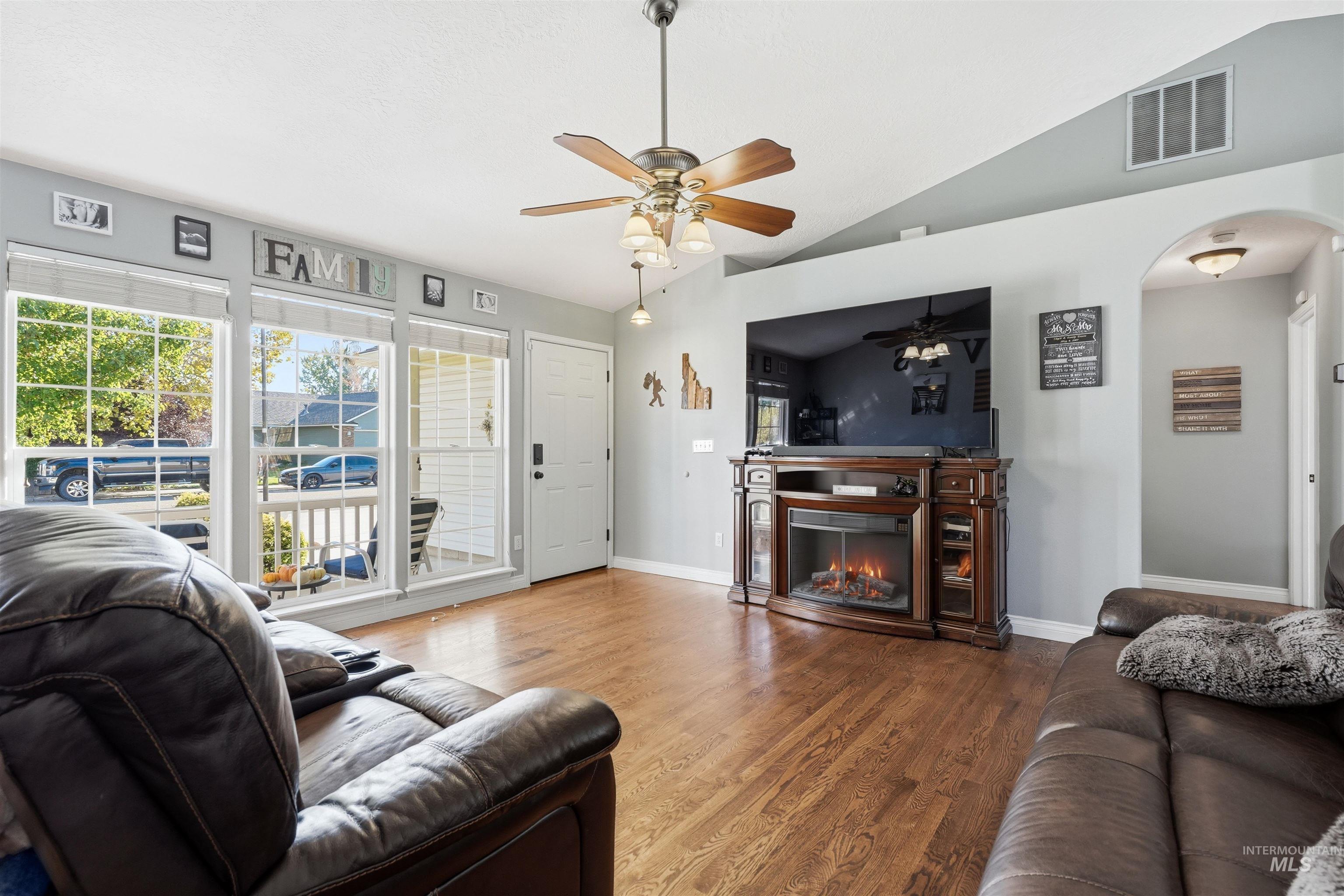 1284 Tennessee Drive, Middleton, Idaho 83644, 3 Bedrooms, 2 Bathrooms, Residential For Sale, Price $385,000,MLS 99003155