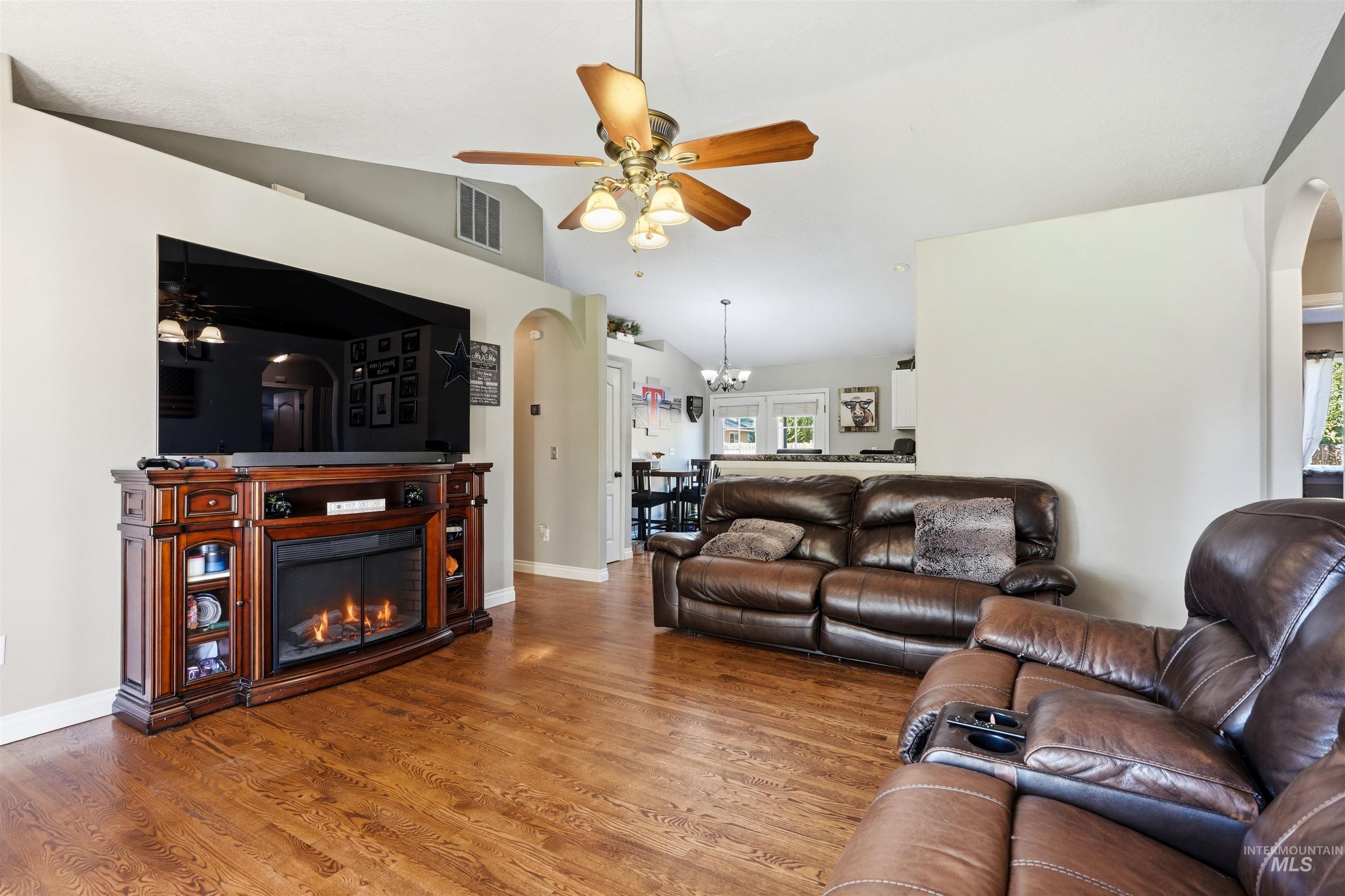 1284 Tennessee Drive, Middleton, Idaho 83644, 3 Bedrooms, 2 Bathrooms, Residential For Sale, Price $385,000,MLS 99003155