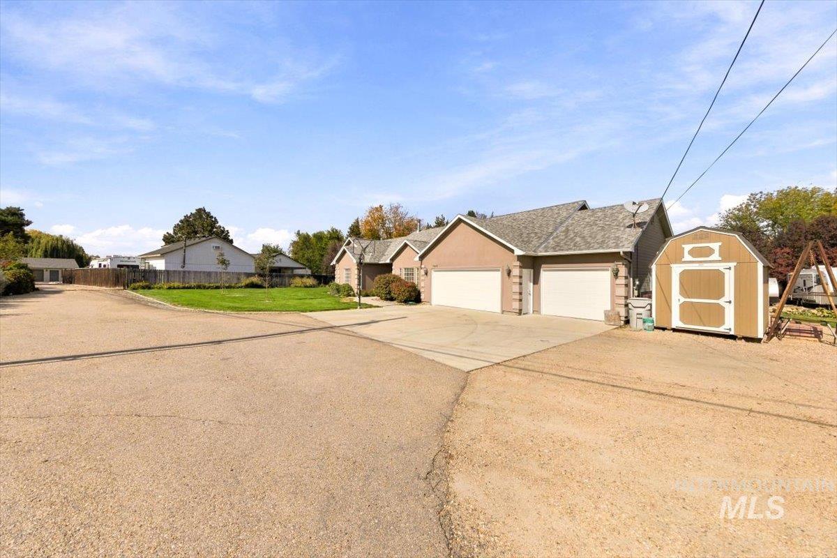 1915 Meadow Ave, Caldwell, Idaho 83605, 4 Bedrooms, 2.5 Bathrooms, Residential For Sale, Price $685,000,MLS 99003158