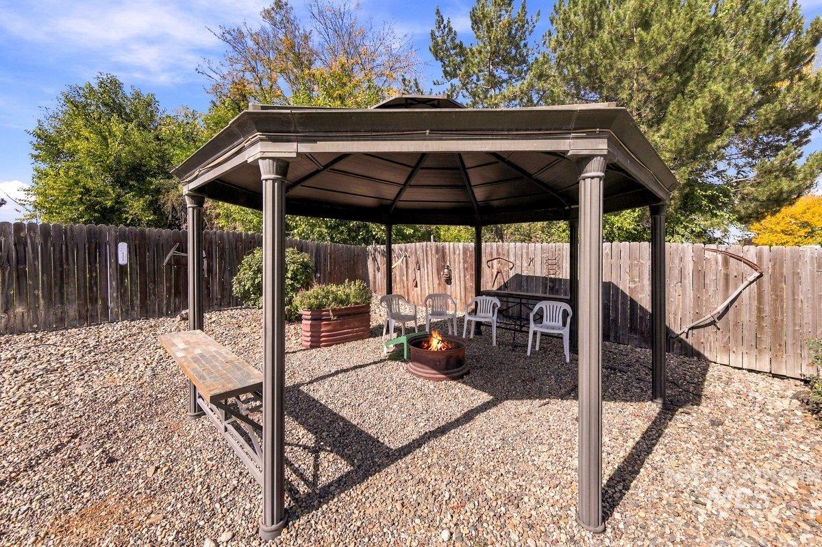 1915 Meadow Ave, Caldwell, Idaho 83605, 4 Bedrooms, 2.5 Bathrooms, Residential For Sale, Price $685,000,MLS 99003158