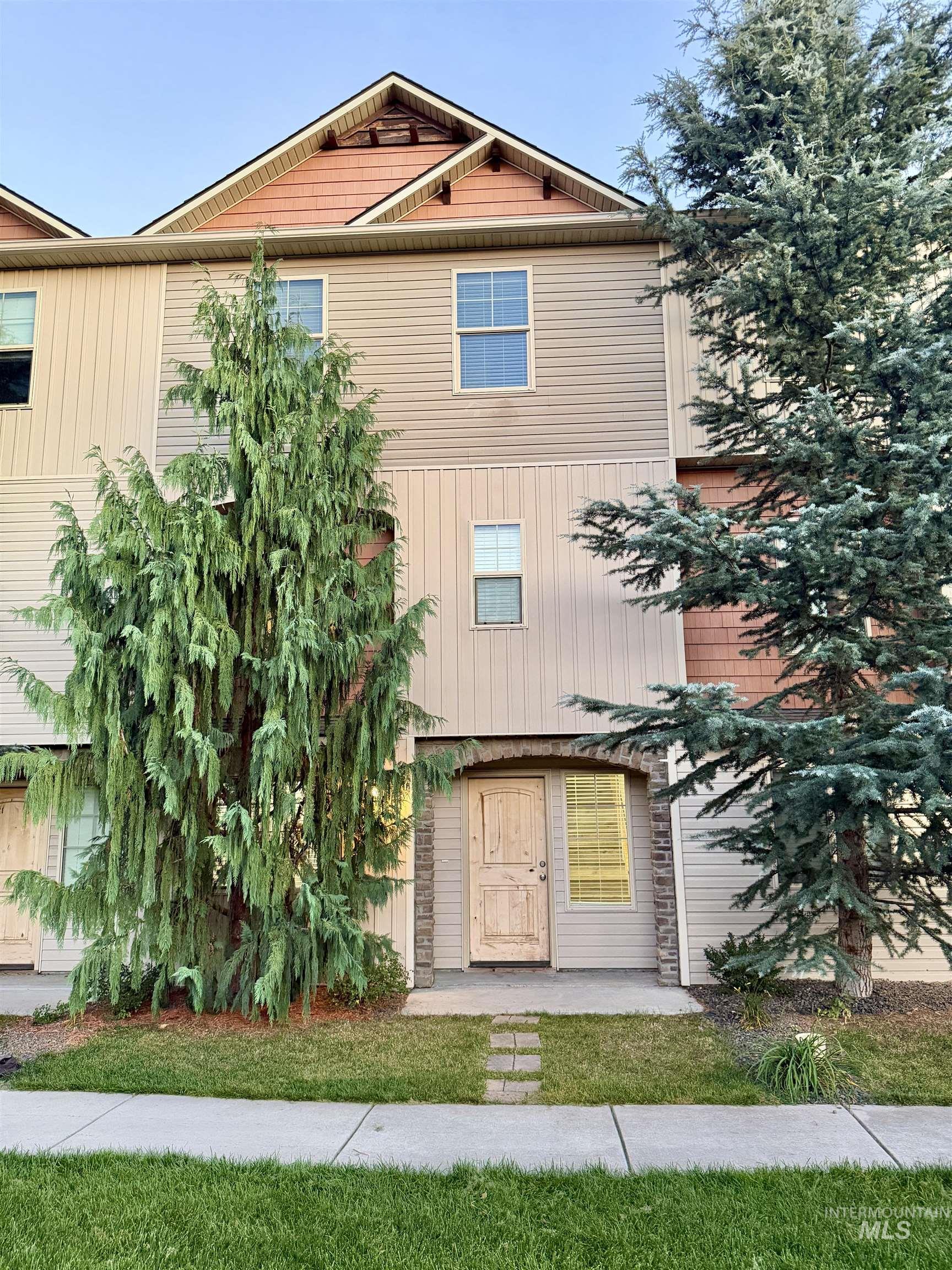 8704 W Pine Valley Ln, Boise, Idaho 83709, 3 Bedrooms, 2.5 Bathrooms, Residential For Sale, Price $342,900,MLS 99003162