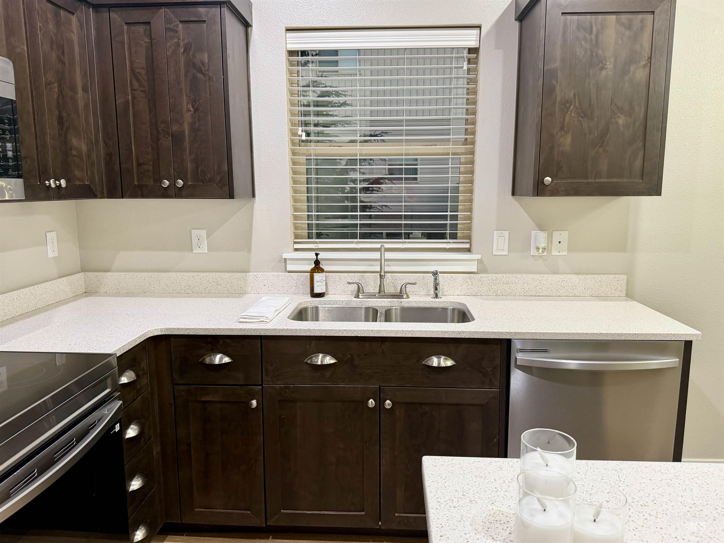 8704 W Pine Valley Ln, Boise, Idaho 83709, 3 Bedrooms, 2.5 Bathrooms, Residential For Sale, Price $342,900,MLS 99003162