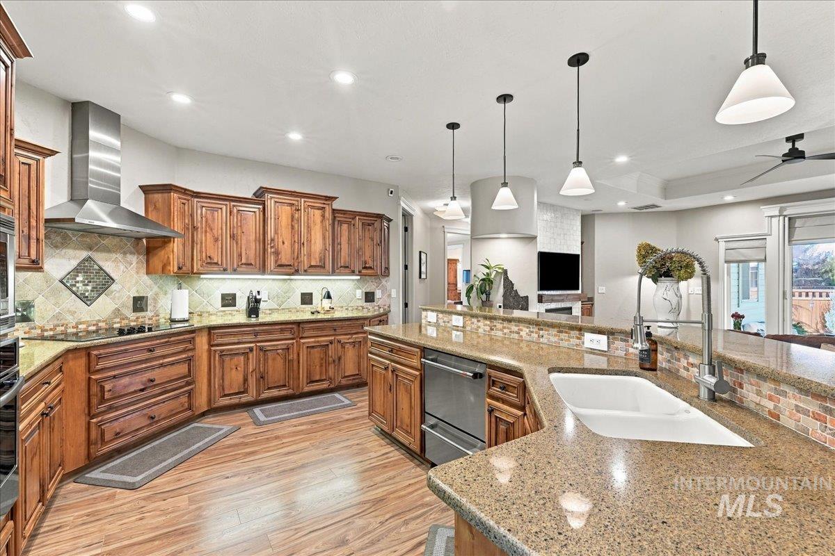 7222 W Ring Perch Dr., Boise, Idaho 83709, 3 Bedrooms, 2.5 Bathrooms, Residential For Sale, Price $799,000,MLS 99003163